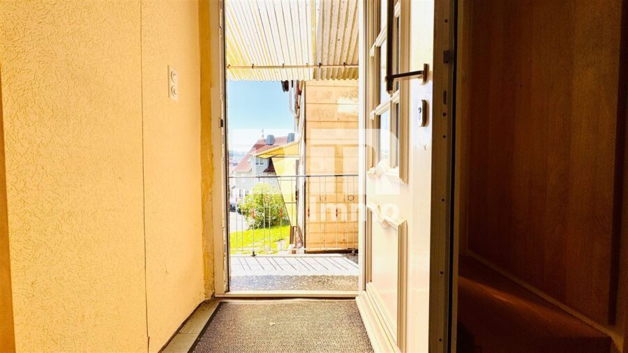 2 Einfamilienhäuser in gesuchter Wohnlage mit viel Potenzial zum Paketpreis - Haus massiv Flur / Diele